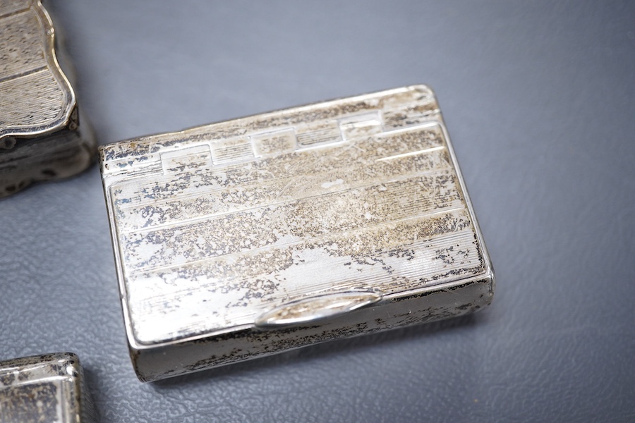 A Victorian silver ovoid snuff box, Henry William Dee, London, 1874, 58mm, together with two George V silver snuff boxes.